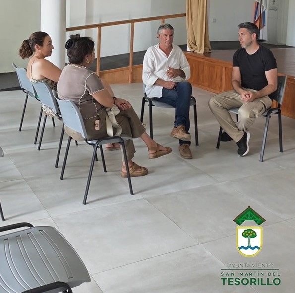El equipo de gobierno se reúne con los vecinos de la Calle San José.